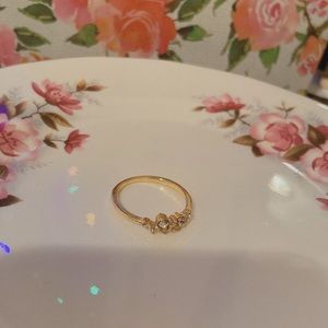 Beautiful ring available on sizes 8-6